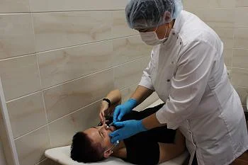 В течение пяти дней интраназальным способом от коронавируса вакцинировано почти двести человек В течение пяти дней интраназальным способом от коронавируса вакцинировано почти двести человек