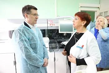 Сергей Дмитриев вместе с депутатами регионального парламента посетили Станцию переливания крови Сергей Дмитриев вместе с депутатами регионального парламента посетили Станцию переливания крови